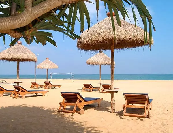 Trevlig sandstrand i Ahangama, Sri Lanka