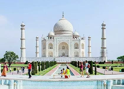 Taj Mahal i full dagsljus